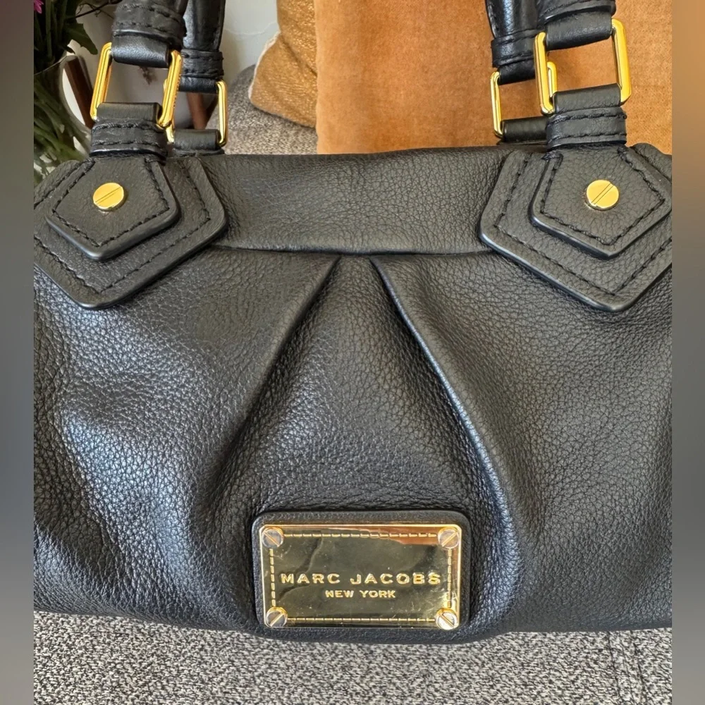 Marc Jacobs-Gorgeous Black Pebbled Leather Satchel with Gold Hardware - Picture 3 of 14